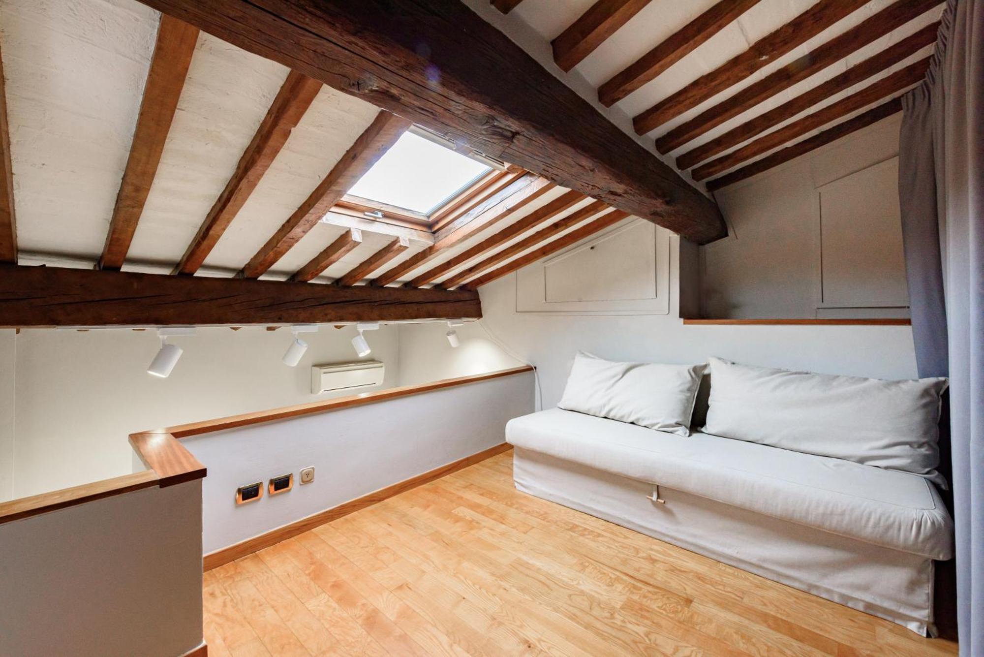 Regina House By Mmega * Florencia